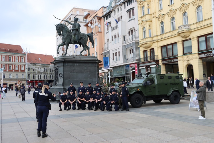 Slika /PU_ZG/slike/PUZ/2023/svibanj/Dan itvirenih vrata/Foto 1.jpg